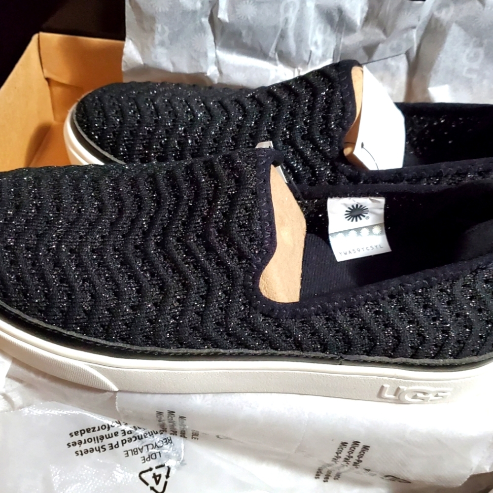 Big kids Ugg slip in size 5